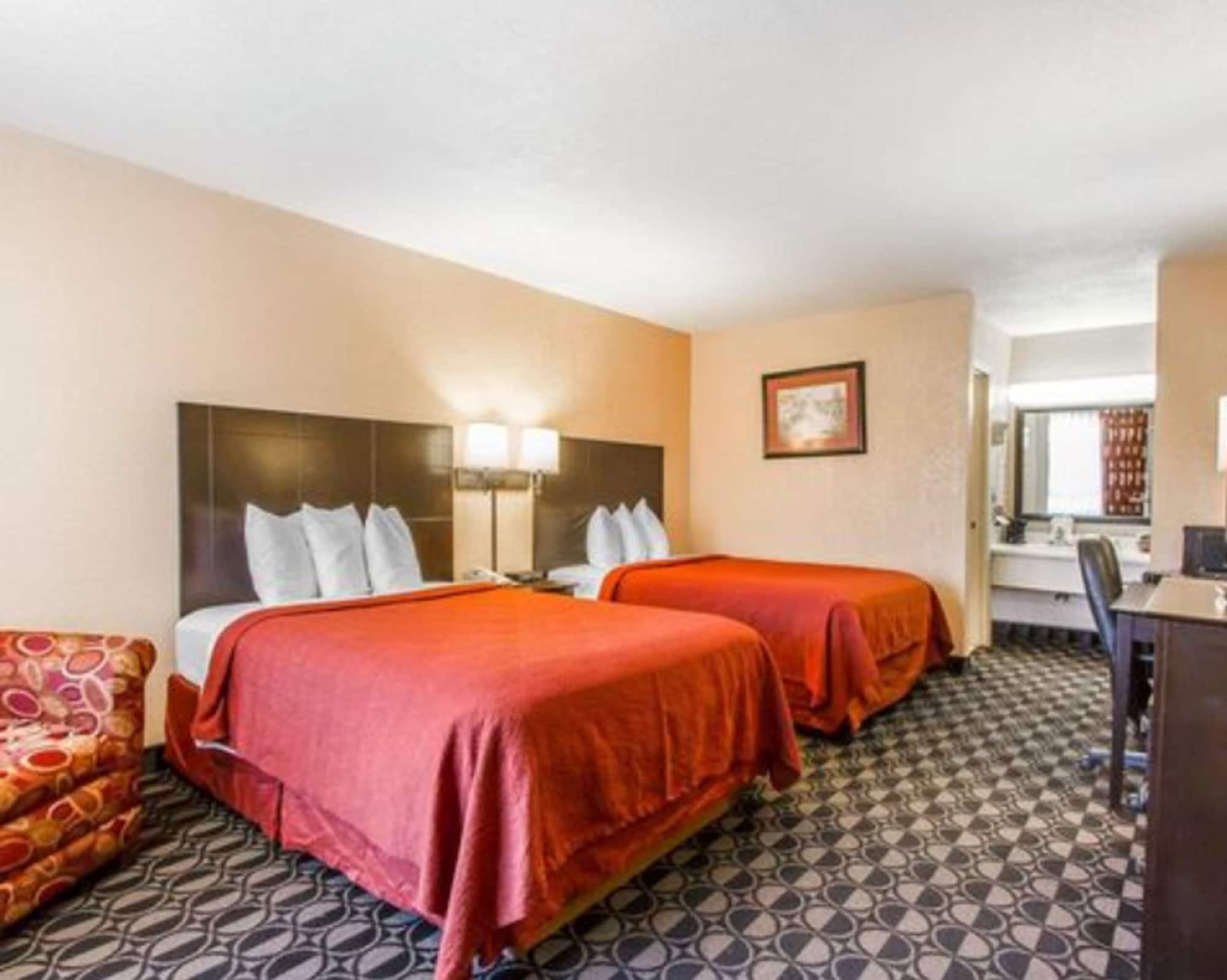 Quality Inn Ada Near University Bagian luar foto