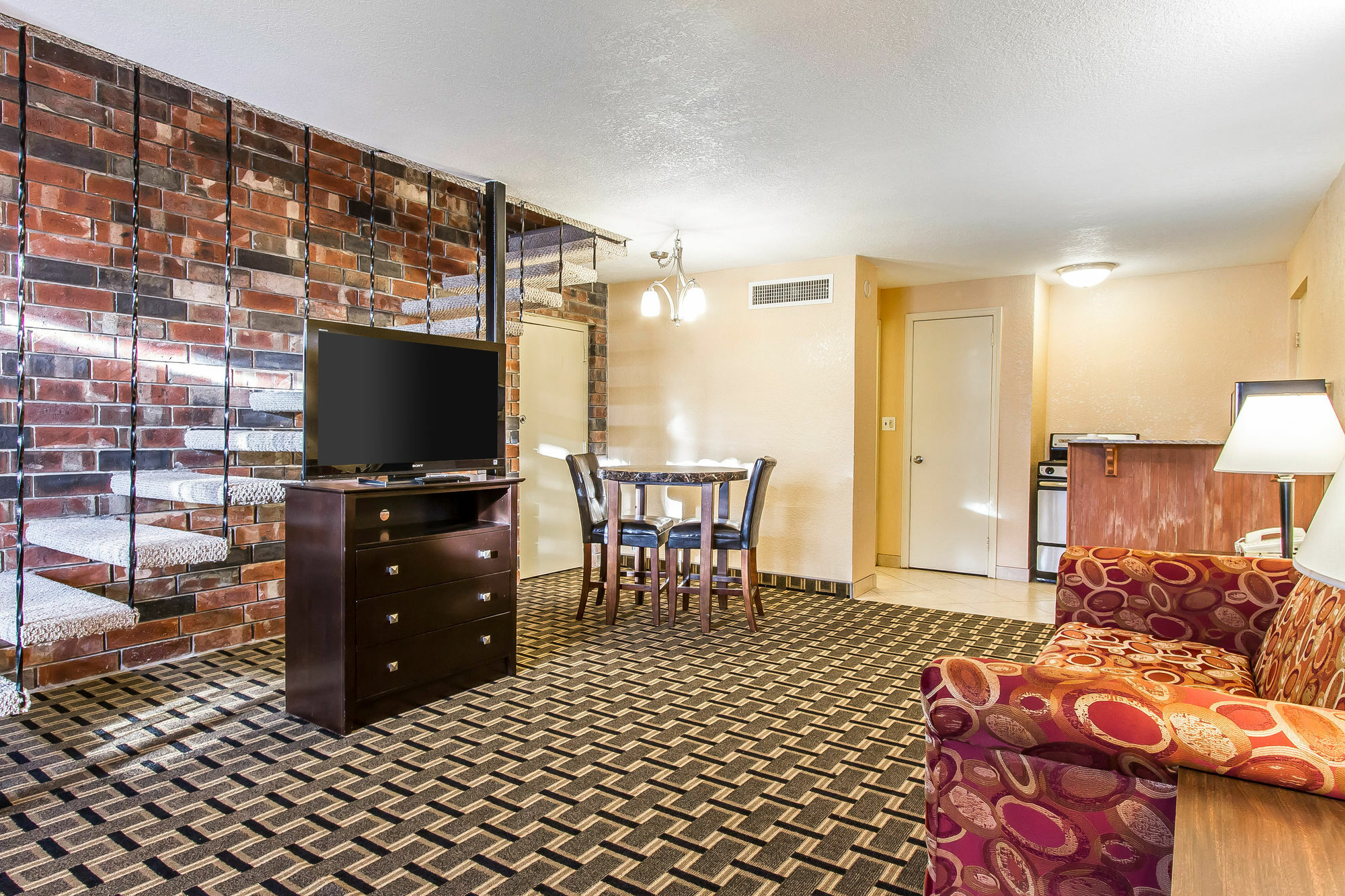 Quality Inn Ada Near University Bagian luar foto